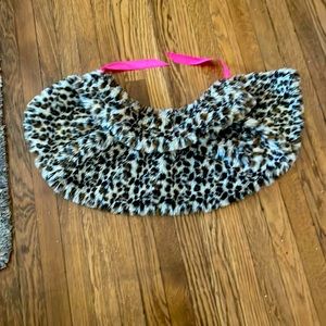 This shrug goes with EVERYTHING it’s sooo stylish and fun!